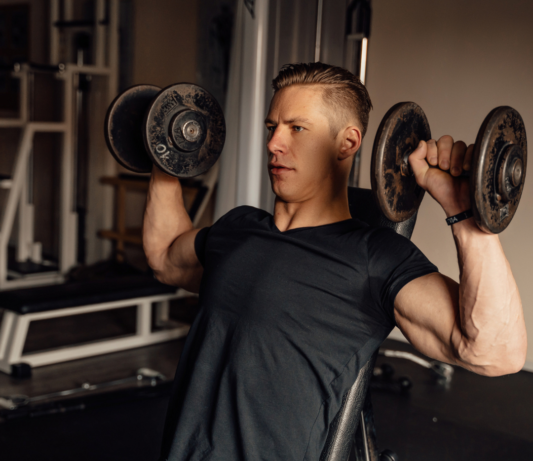 wat train je met shoulder press