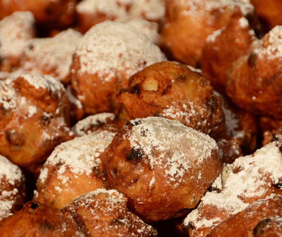 oliebollen met poedersuiker