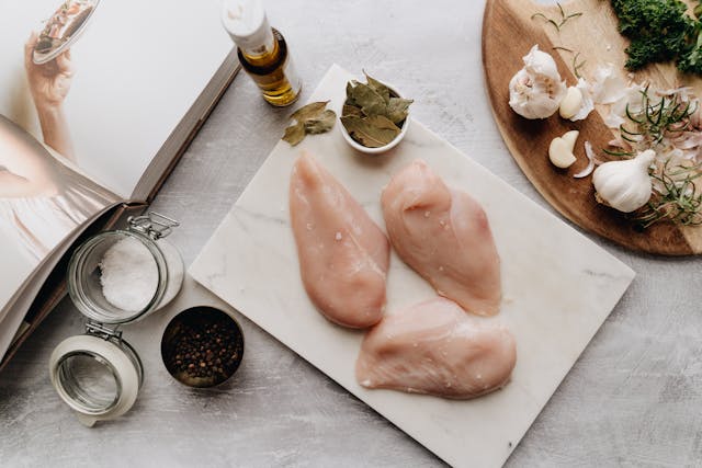Hoeveel eiwitten zitten er in kipfilet? - Kosso Nutrition | Kwaliteit = prioriteit