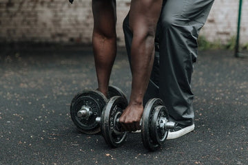 beste tricep oefeningen dumbbells