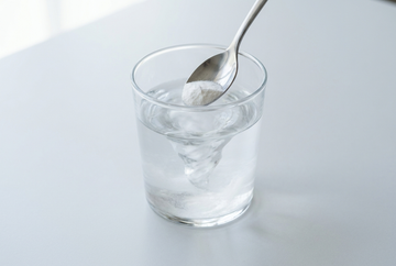 Stap 2: roeren in een glas water