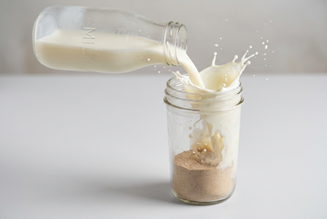 Stap 2: 250 ml ijskoude melk erbij